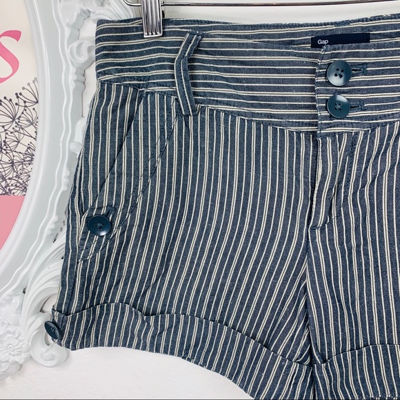 Gap / Blue White Cuffed Shorts - Picture 2 of 8